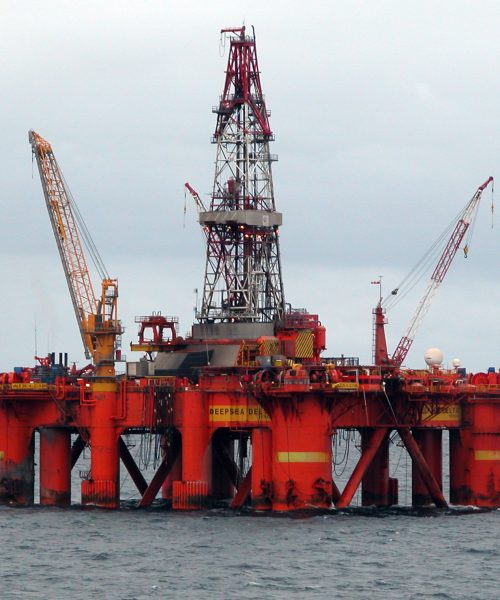 Oil_platform_in_the_North_Sea